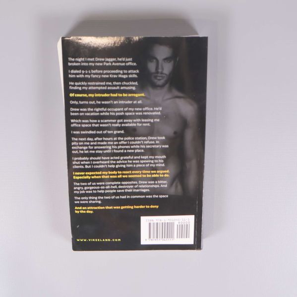 Baksida av Ego maniac med text, porträtt och ISBN-nummer