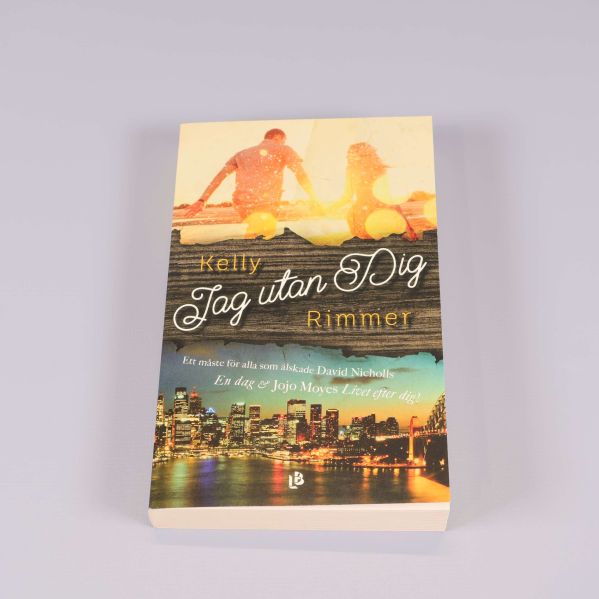 Framsida av boken Jag utan dig med strand och stad i bakgrunden