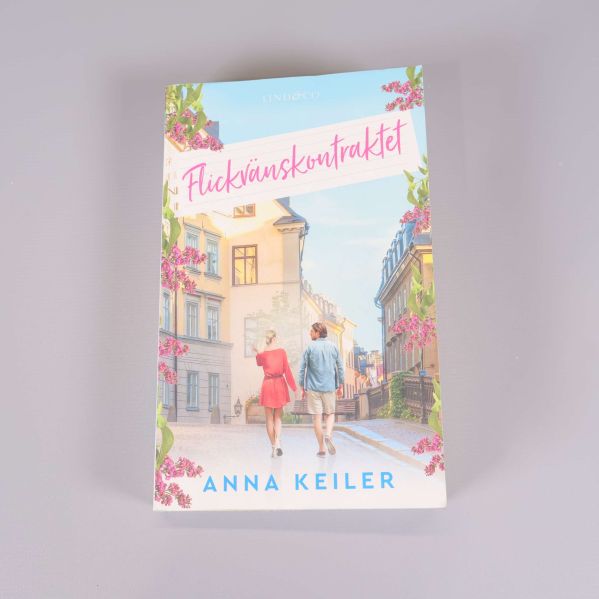 Framsida av boken Flickvänskontraktet med färgglad illustration