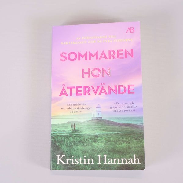 Framsidan av pocketbok Sommaren hon återvände av Kristin Hannah