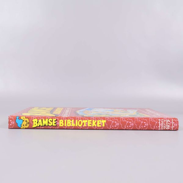 Ryggen av Bamse biblioteket med tydlig titel