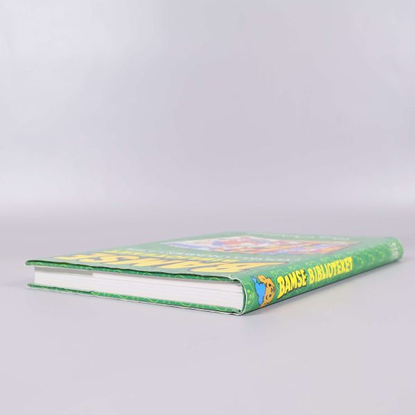 Bamse biblioteket volym 3 sett från sidan, visande bokbladens tjocklek