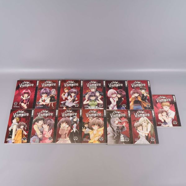 Alla framsidor av Chibi Vampire manga volym 1 till 13 uppradade