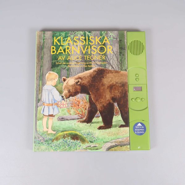 Framsida av boken Klassiska barnvisor med grönt ljudpanel och illustration av barn och björn