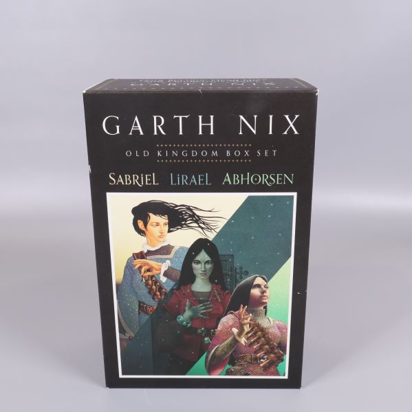 Framsidan av Garth Nix Old Kingdom box set med illustration