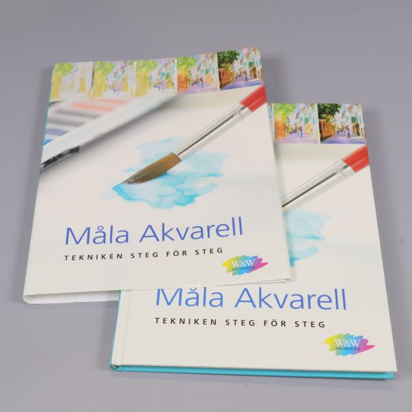 Två exemplar av boktitel Måla akvarell placerade på varandra