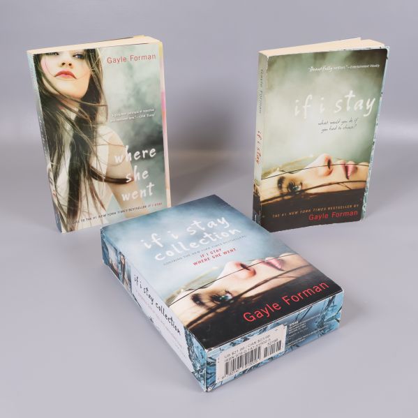 If I Stay Collection med böckerna stående utanför boxen