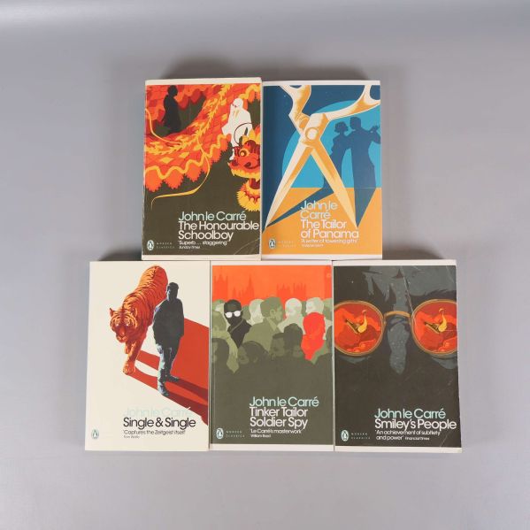 Framsidor på fem stycken John le Carré-böcker ur serien Penguin Modern Classics