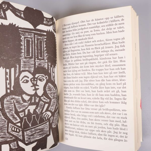 Uppslag ur Bröllopsbesvär med svartvit illustration och svensk text