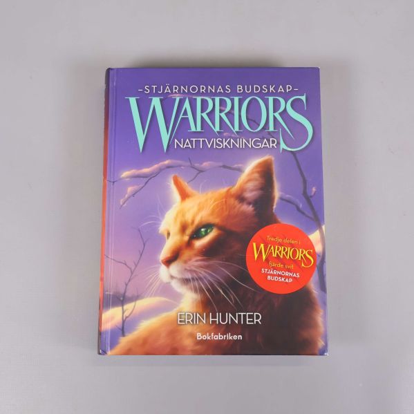 Framsida av Warriors nattviskningar med illustration av katt