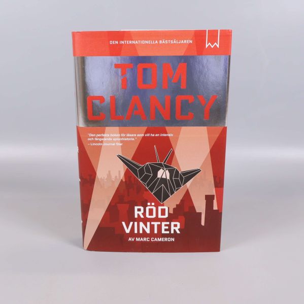 Framsidan av boken Röd vinter, Tom Clancy, med tydlig titel och illustration