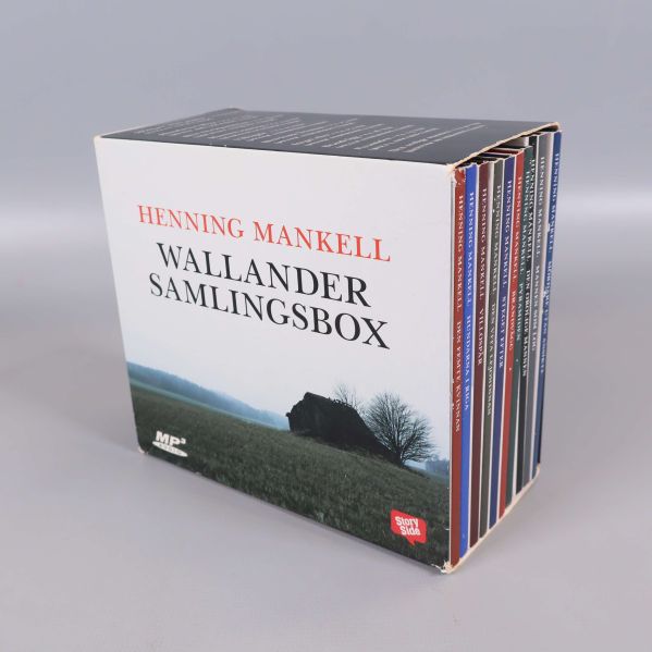 Wallander Samlingsbox sedd snett framifrån, visar hela boxen och boktitlar på ryggen