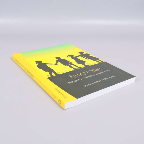 Boken En bra början sedd från sned vinkel, framsida syns tydligt