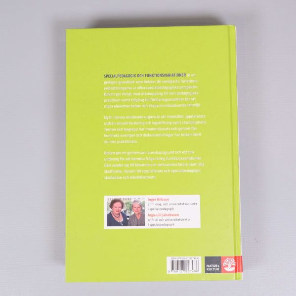 Baksidan av boken Specialpedagogik och funktionsvariationer med beskrivning och författarpresentation