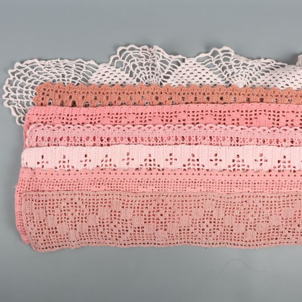 Detalj av olika virkmönster i setet