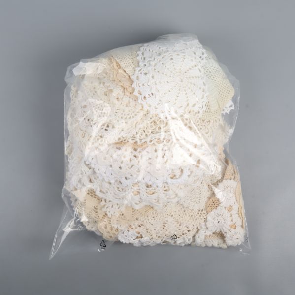 Förpackning med virkade dukar