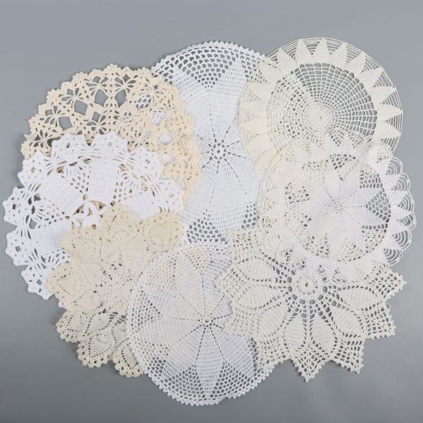 Ljusa och beige dukar samlade