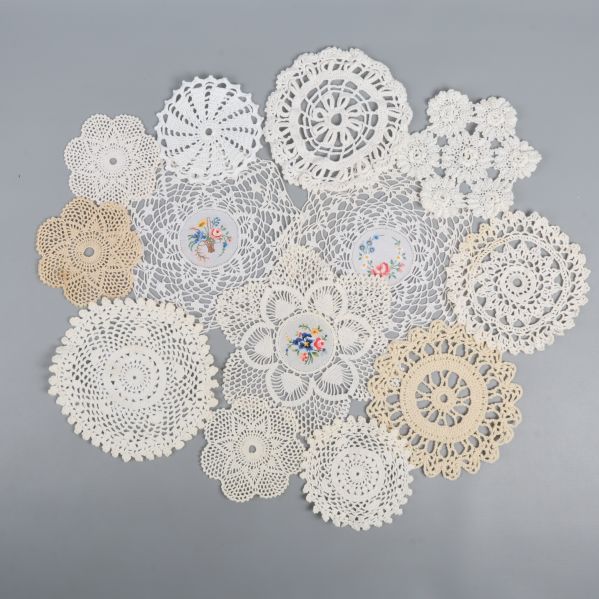 Dekorativa handvirkade dukar i cirkel