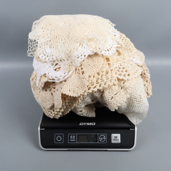 Virkade dukar vägs på en våg