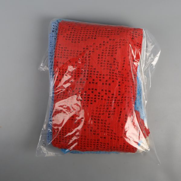 Virkade dukar förpackade i plast