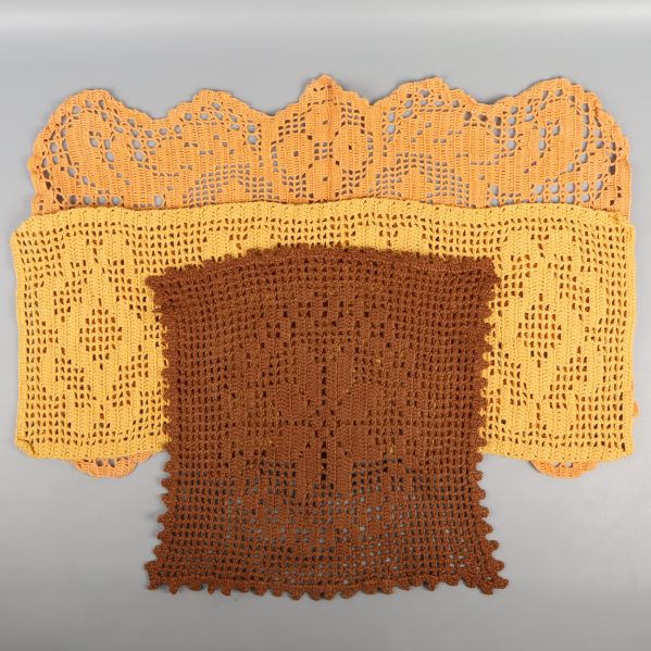 Detaljerade virkade dukar i olika mönster