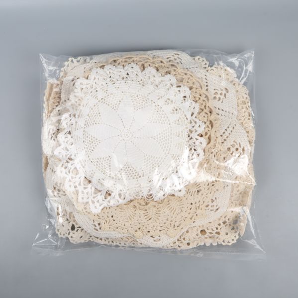 Virkade dukar förpackade i plastpåse