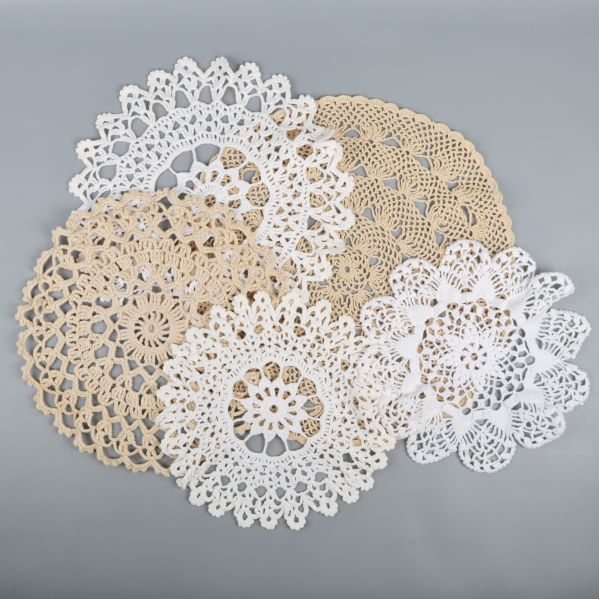 Runda och ovala virkdukar i setet