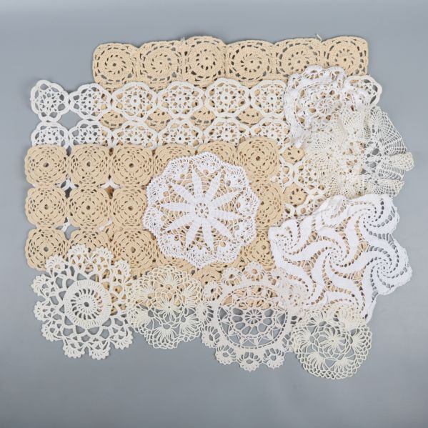 Virkade dukar ordnade på rad