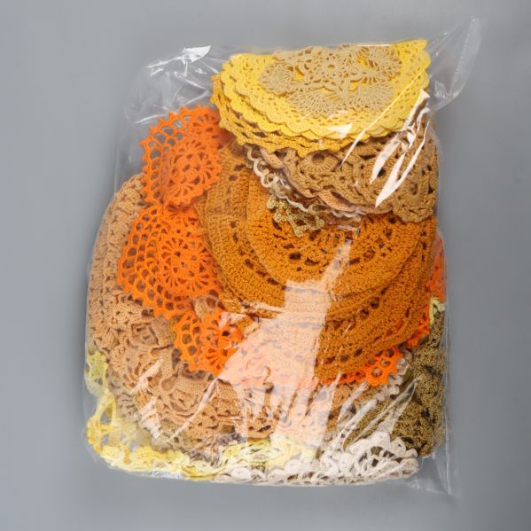 Packade virkade dukar i en plastpåse