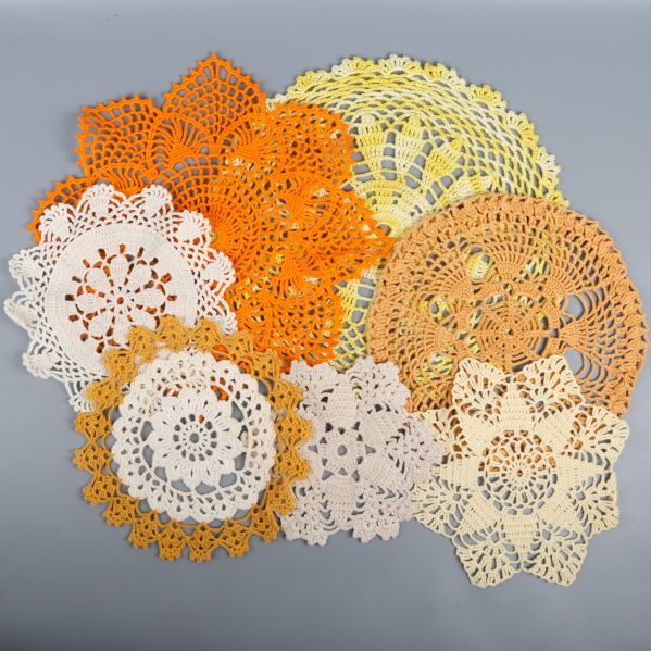 Spridning av flera dukar i varma toner