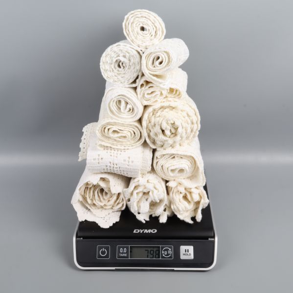 Spetsrullar på en våg med viktvisning