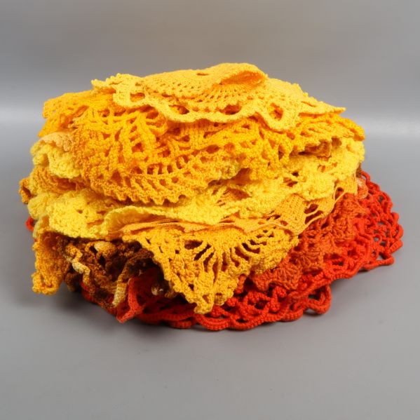 Virkad spetsmix i gult och orange 