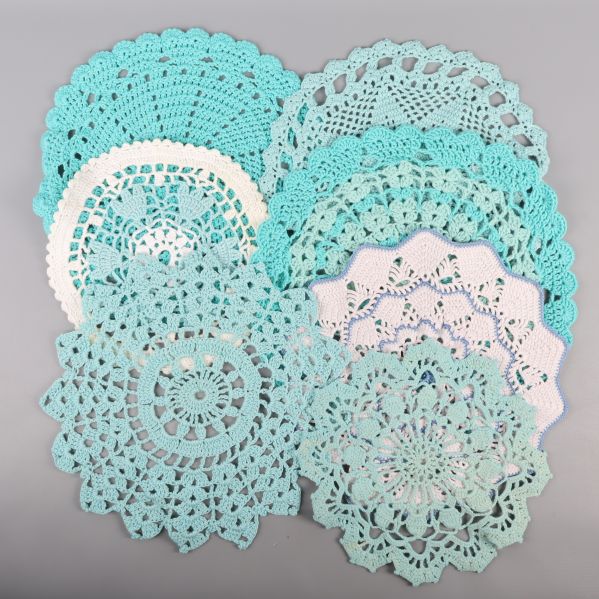 Turkosa och mintfärgade virkade dukar