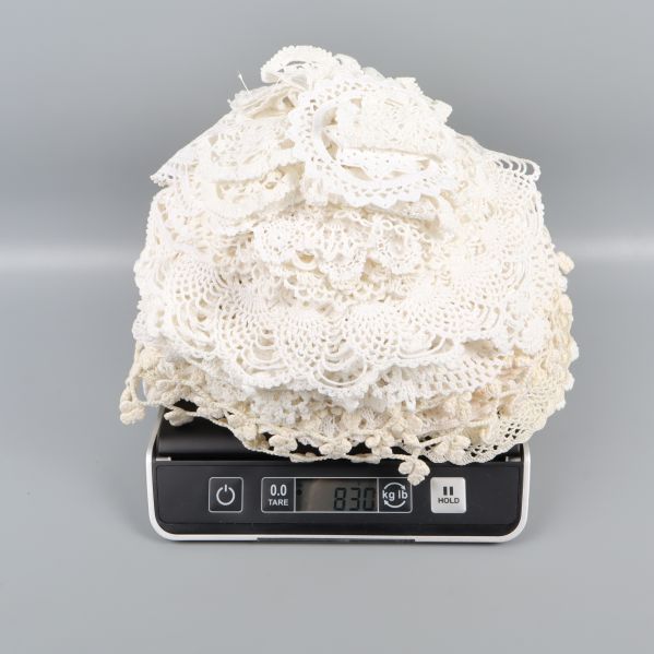 Virkade dukar väger totalt 830 gram