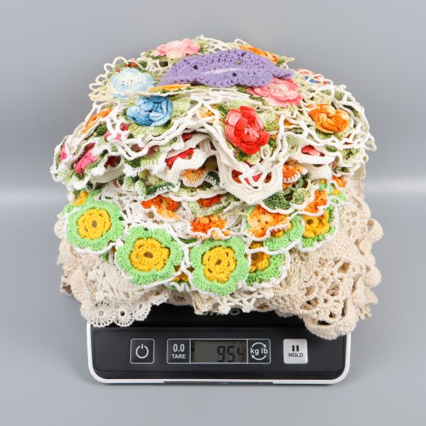 Virkade dukar på våg som visar vikt