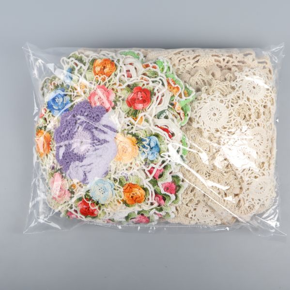 Virkade dukar förpackade i plastpåse