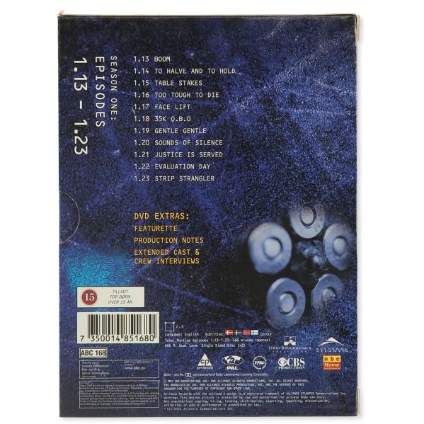 Baksida av CSI DVD-box med avsnittslista och extramaterial