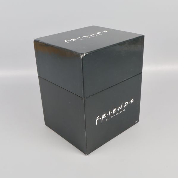 Svart fyrkantig Friends-box i vinkel