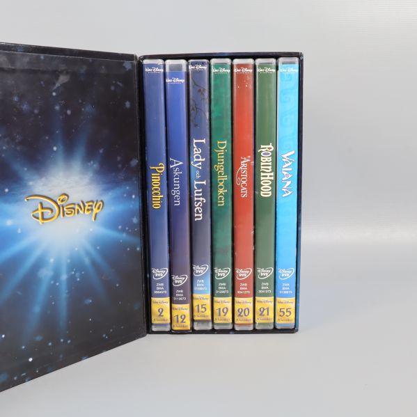 Spines av Disney DVD-filmer i samlarboxen