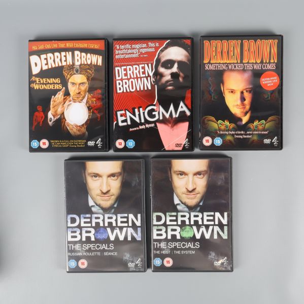 Fem separata Derren Brown DVD fodral upplagda från boxen