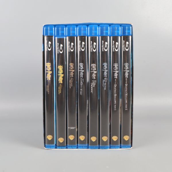 Samlingsbox med åtta separata Harry Potter blu-ray fodral
