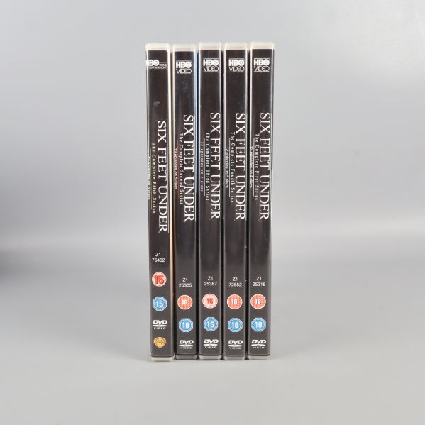 Fem uppradade dvd-fodral till Six Feet Under serien