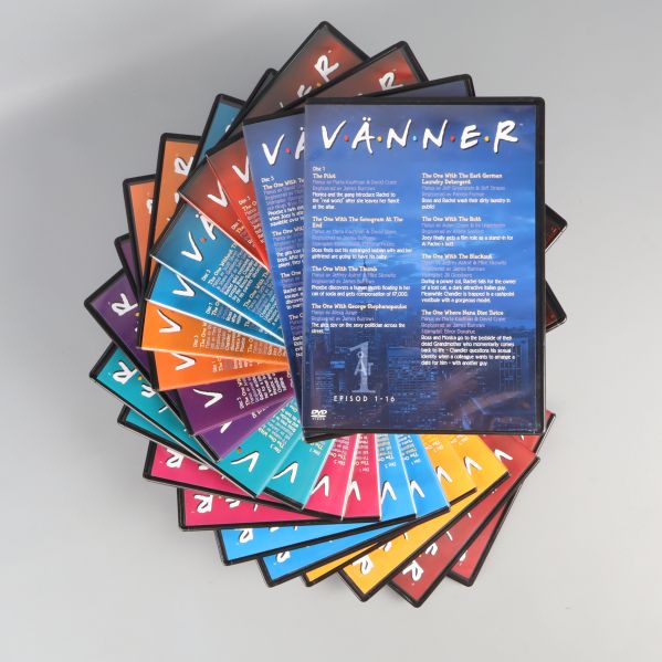 Flera dvd-fodral till Friends utlagda i solfjäderform