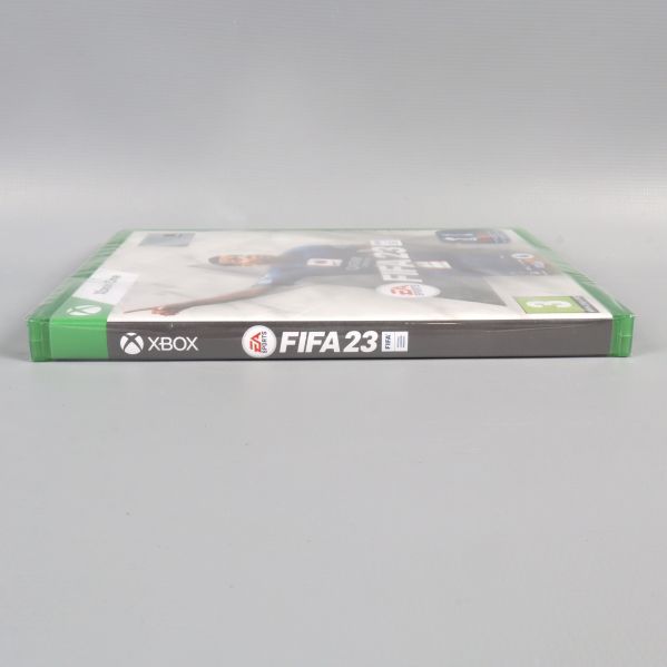 FIFA 23 Xbox One visad från sidan med spinnetikett