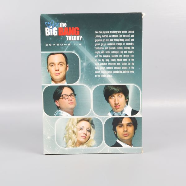 Baksidan av DVD-boxen med porträtt på karaktärerna