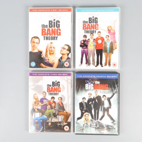 De fyra separata The Big Bang Theory DVD-omslagen
