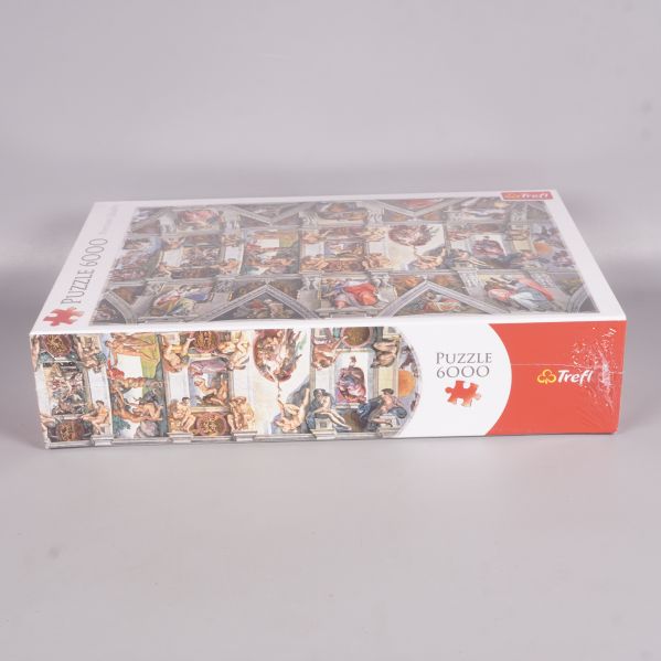Trefl 6000-bitars pussel liggande med motiv synligt på sidan