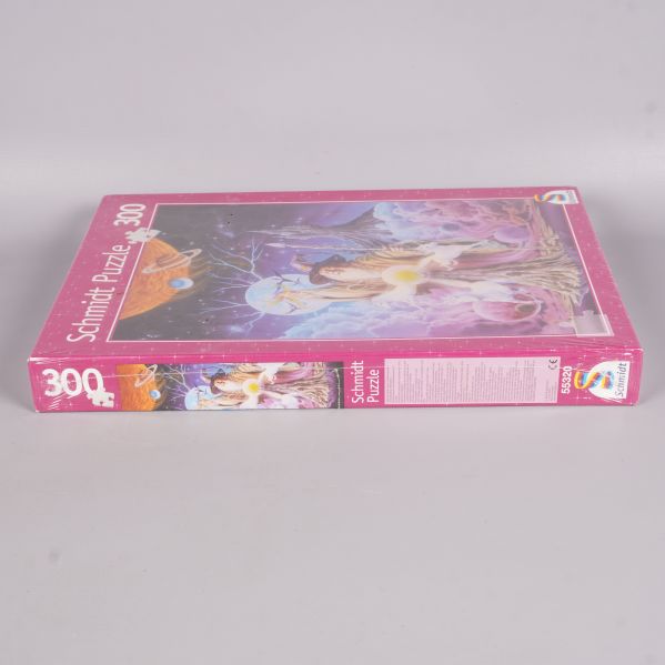 Pusselask från sidan med märkning och logotyp