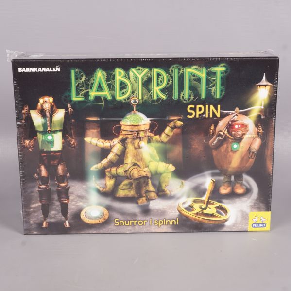 Framsidan av Labyrint Spin med robotfigurer och spelbräde