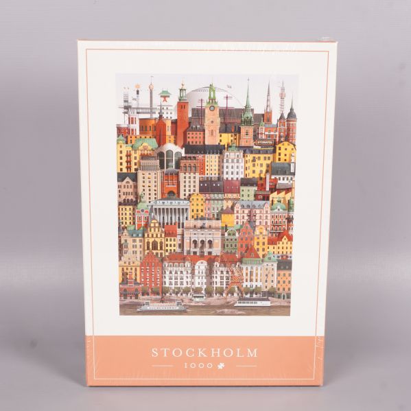 Framsidan av pusselboxen med Stockholm-motiv i färg och text